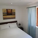 Fama Lodge Rm9