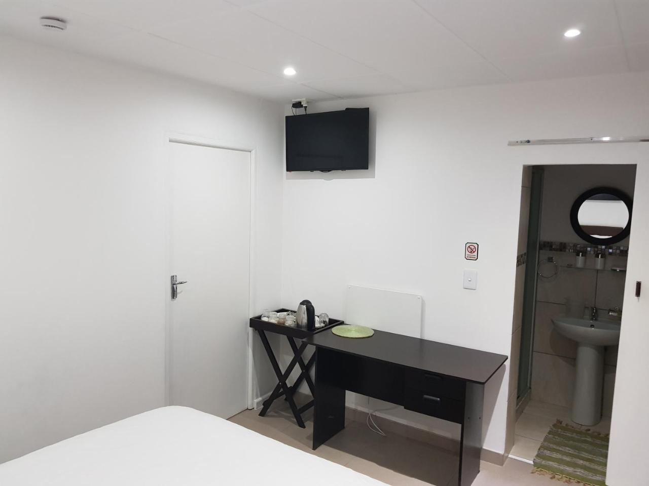 Fama Rm9 Guest house